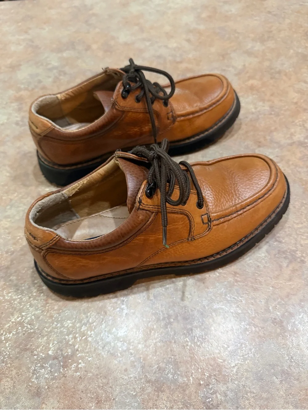 Mens Dockers Leather Shoes. Size 8.5
